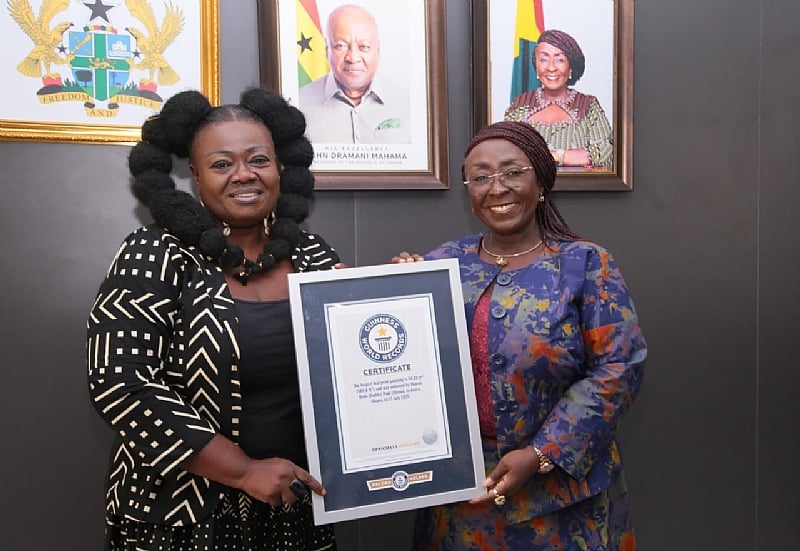 Guinness record holder Sharon Padi presents historic leaf-print to tourism m