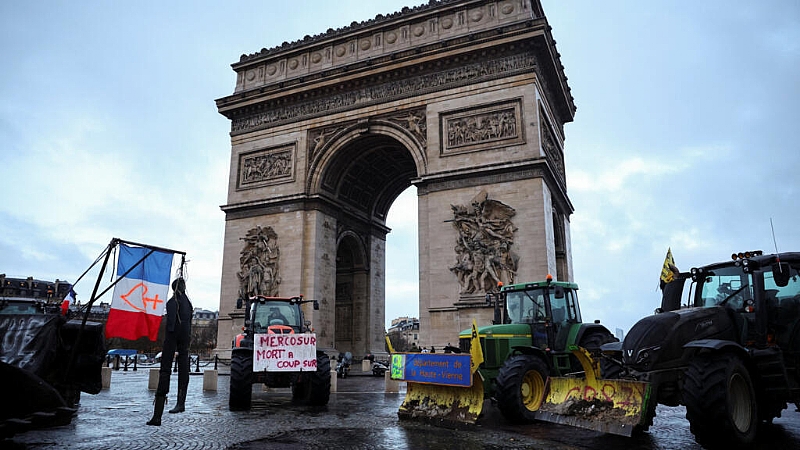 Angry French farmers defy ban and block Paris streets over Mercosur deal