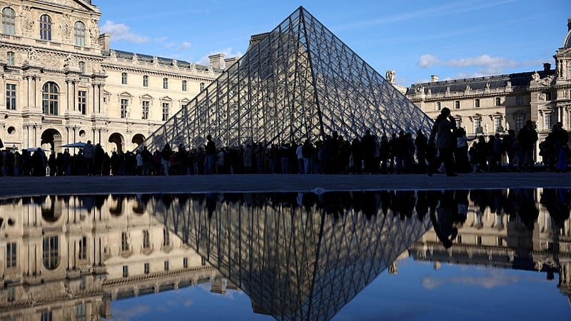 Police in France arrest 9 people in suspected massive Louvre ticket fraud