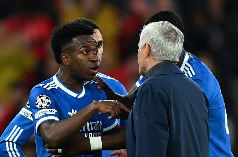 Benfica-Real Madrid stopped after Vinicius Jr appears to allege racist abuse