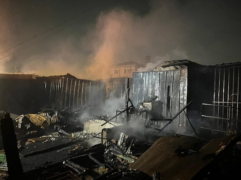 Fire sweeps over 15 shops, houses at Tema Community Two