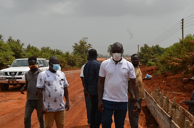 Gomoa DCEs inspect progress on Ankamu-Dawurampong- Afransi road project - Vimarsana News