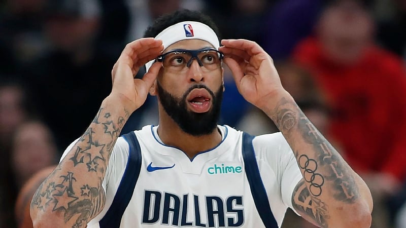 Anthony Davis: NBA All-Star part of eight-player trade between Dallas Maveri