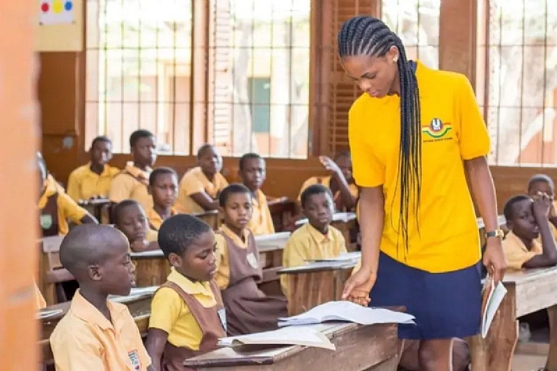 A teacher with pupils in a classroom