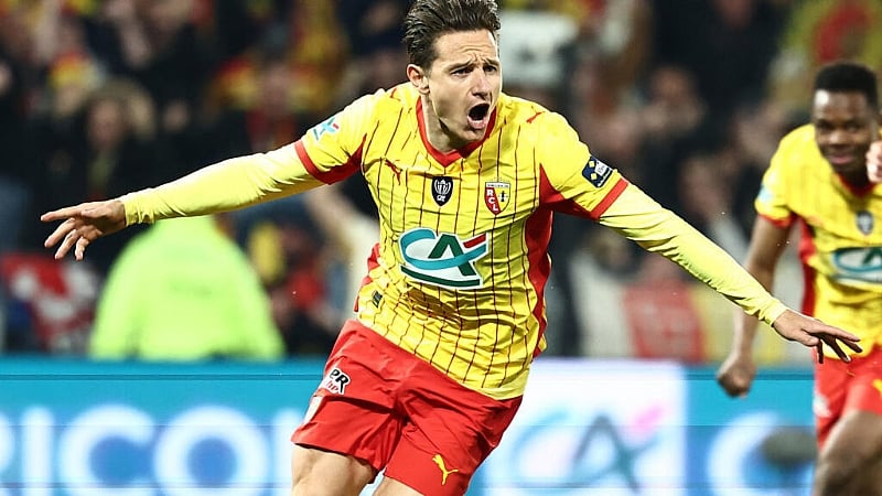 Lens thrash Toulouse to reach Coupe de France final