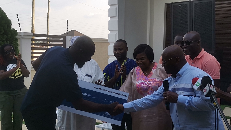 Osei Kyei Mensah Bonsu donates Ghc150,000 to 'Heal Komfo Anokye' project