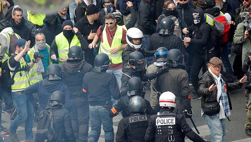 French May Day rallies see peaceful marches and violent clashes