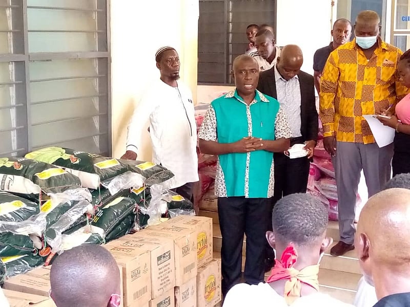 Gomoa Central District Assembly donates food items to Muslim ...