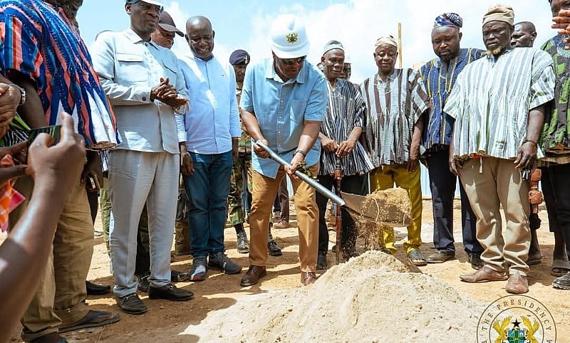 President Mahama cuts sod for construction of Bole College o...