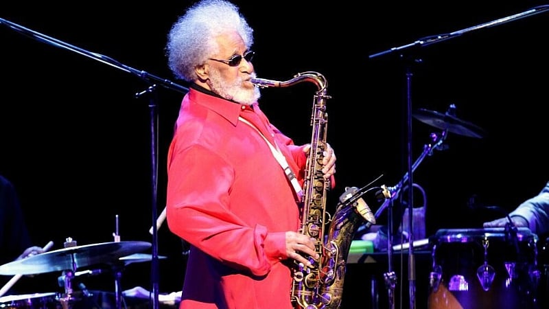 Sonny Rollins, towering jazz innovator known as 'Saxophone Colossus,' dies at 95