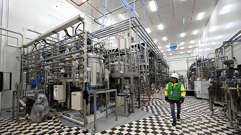 France opens huge 'gigafactory' to make batteries for electric cars - Vimarsana News