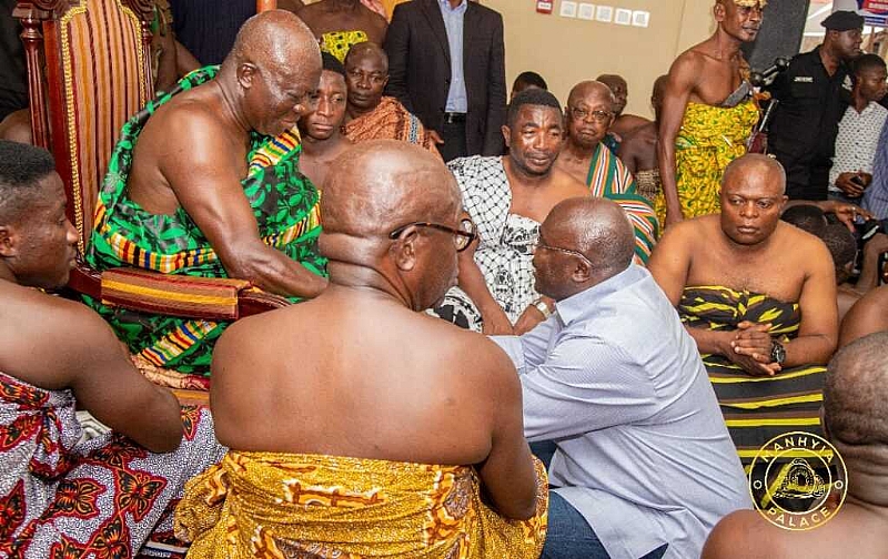 'I'll continue to pray for you until December 7 polls' — Asantehene to Bawumia - Vimarsana News