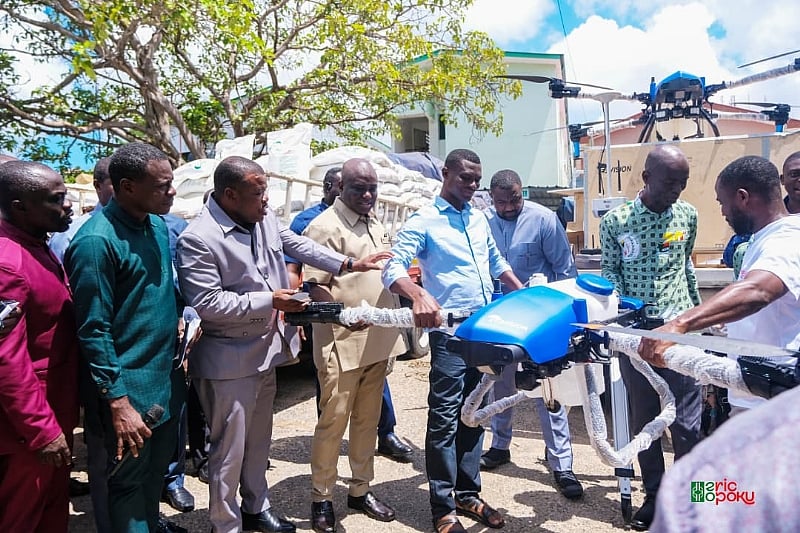 Govt distributes 40,000 bags of fertiliser, drones to farmers under Feed Ghana Programme