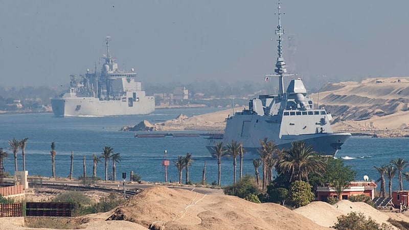 How can a joint France-UK mission help restart shipping in the Strait of Hormuz?