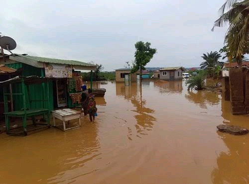 Accra Floods Paralyse Major Roads as Authorities Urge Commut...