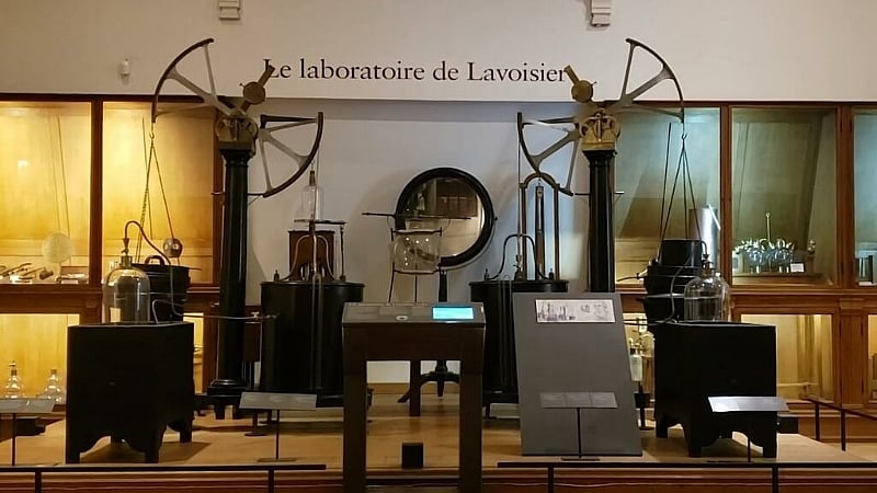 From the Lab: Revisiting Lavoisier’s scientific revolution in a Paris ...