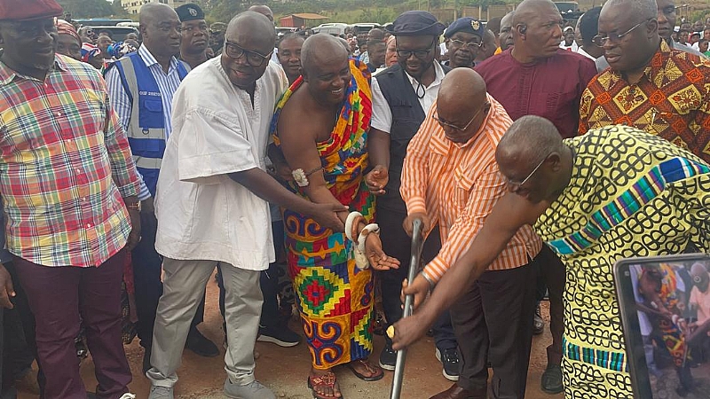 Akufo-Addo cuts sod for construction of 20km Anwiankwanta-Ahenema ...