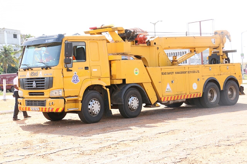 Amend insurance laws for mandatory towing by insurers