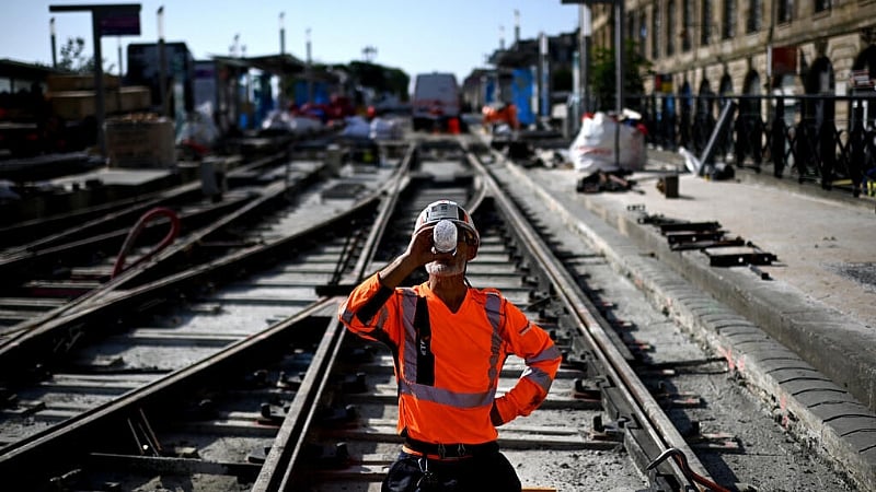France brings in new protective measures for outdoor workers...