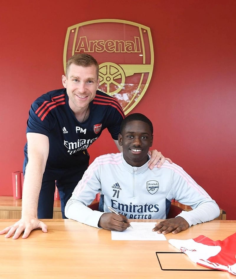 Ghanaian Charles Sagoe Jr signs first professional contract with Arsenal