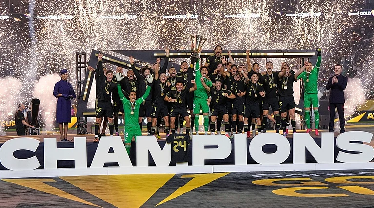 Mexico beat USA to defend Gold Cup title