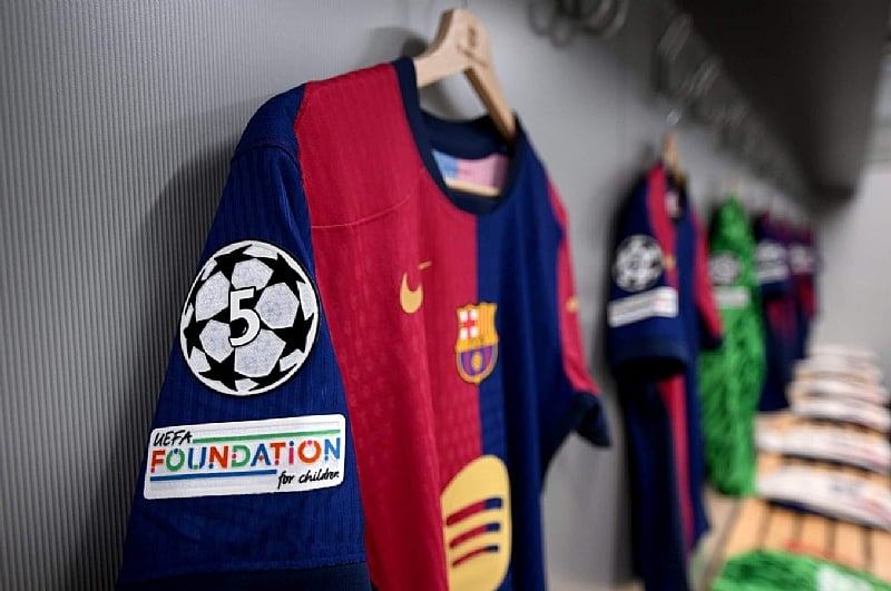 Barcelona agree four-year new shirt sponsorship deal with Co...