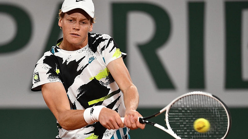 Sinner sails under the roof as Azarenka rails in the rain ...