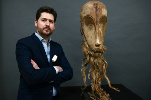 African mask sold for 4.2 million in France despite protest