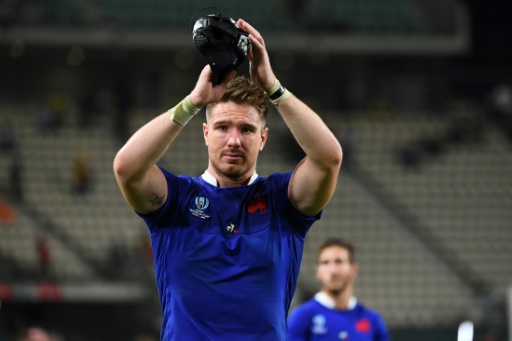 South African-born France lock Le Roux hangs up boots