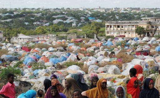 Emergency aid trickles out to famine-hit Somalis