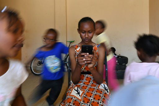 Fighting wars and disease, smartphones on the frontlines