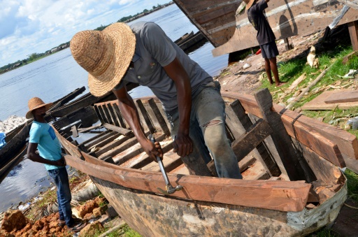 More than a dozen feared drowned in DR Congo shipwreck