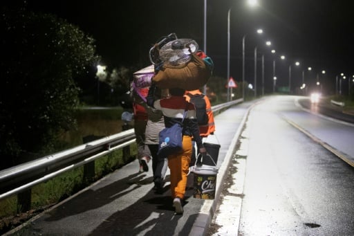Hundreds flee as South Africa anti-migrant mobs go door-to-do