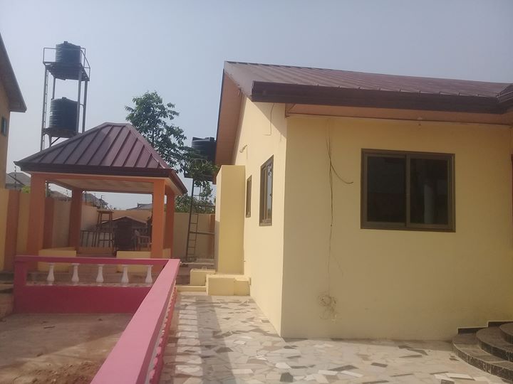 Four bedroom house with summer hut for rent