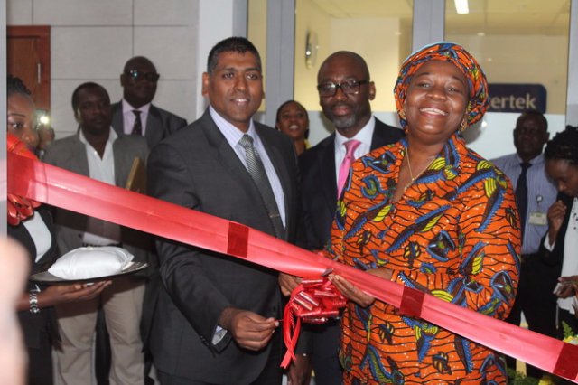 oracle-opens-regional-office-in-ghana