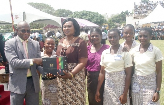 Arsrc Ashanti schools receive laptops