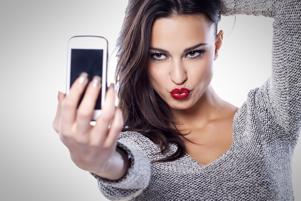 5 Interesting Ways To Take Perfect Selfies