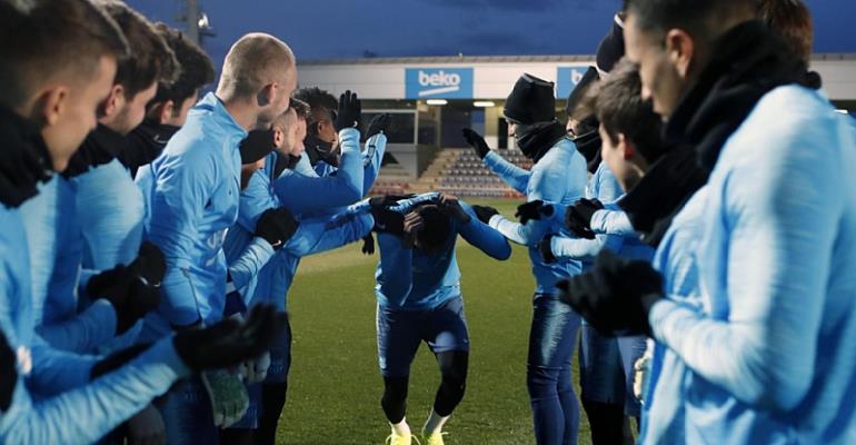 Barcelona Players Give Kevin-Prince Boateng A Warm Welcome [VIDEO]