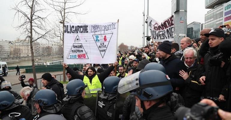 Turnout falters but France's 'yellow vest' protests rumble on Turnout falters but France's 'yellow vest' protests rumble on