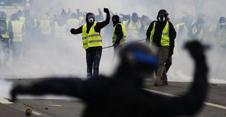Paris cleans up after latest riot as pressure builds on Macron