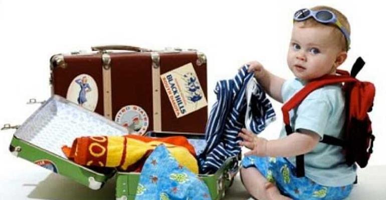 How To Pack Light When Travelling With Kids