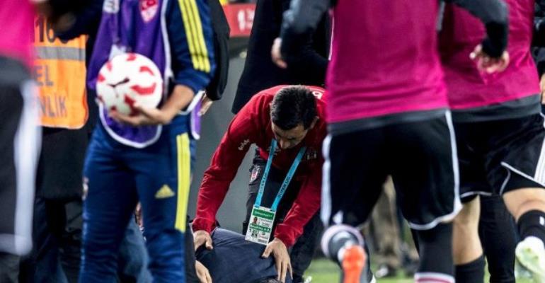 Besiktas coach wounded by projectile, derby abandoned
