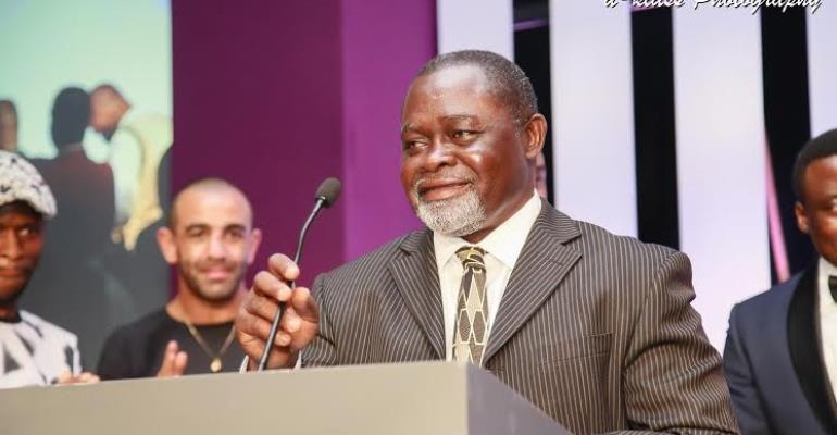 VIDEO: Azumah Nelson's Limousine Causes Stir