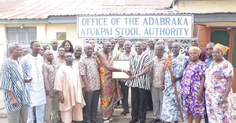Management Of COCOBOD Strengthens Ties With Adabraka Traditional Authority