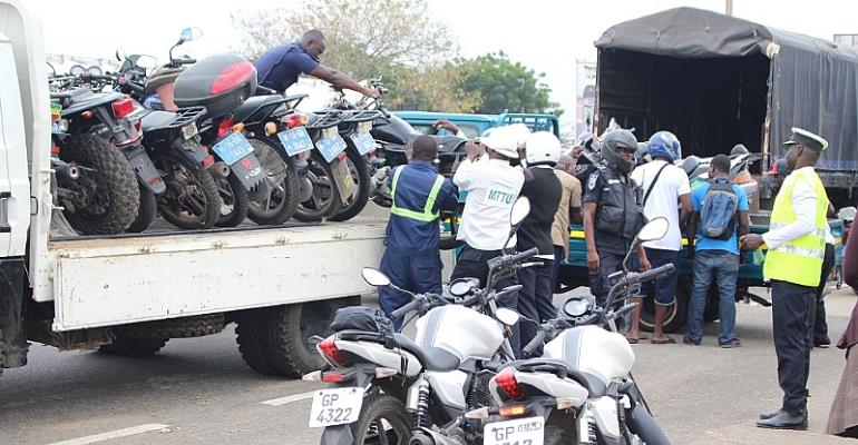 Police impound 149 unregistered motorbikes and 107 vehicles in special operation