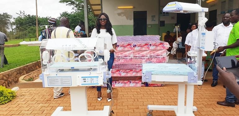 Amma Frimpomaa Dwumah, Native Of Odumasi Donates To Kwatire Polyclinic