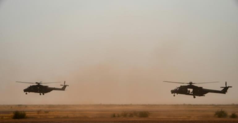\'Dozens\' killed in Mali clashes before helicopter crash