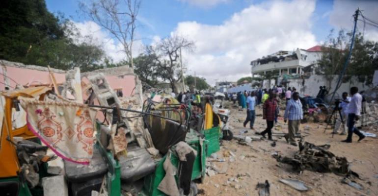 At least 10 killed in Mogadishu minibus bombing