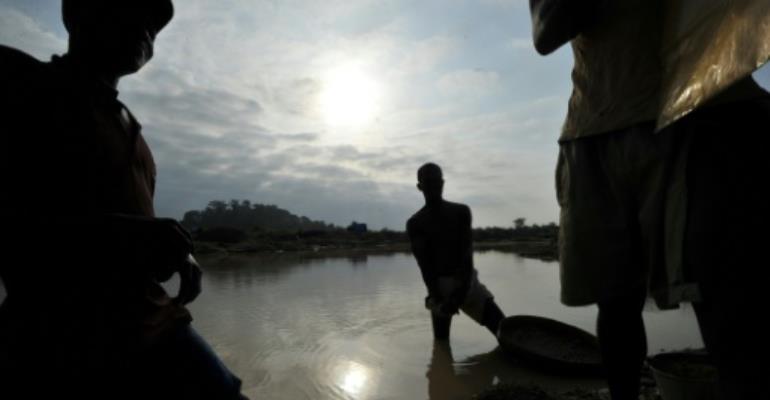 Sierra Leone pastor unearths massive 706-carat diamond