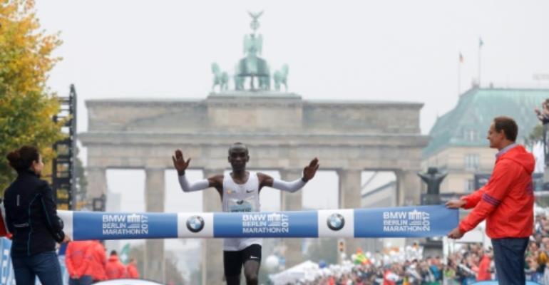 Kipchoge wins Berlin men\'s marathon, misses record